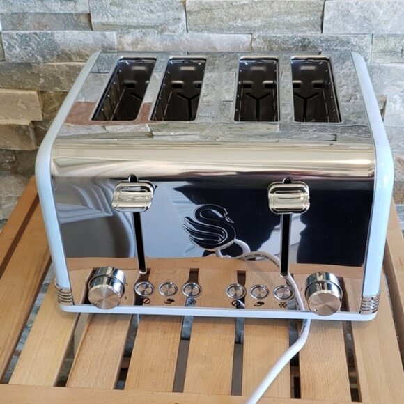 Swan ST19020BLN Retro 4 Slice Toaster - Picture 4 of 5